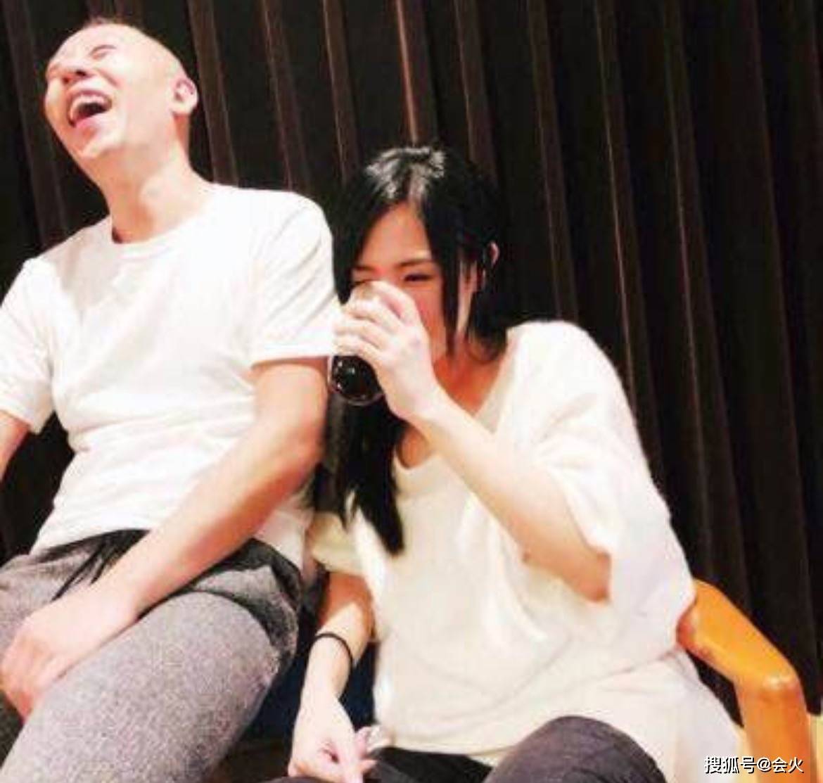 社交|37岁苍井空晒健身视频，赤脚举杠铃表情痛苦，称锻炼一年瘦六公斤