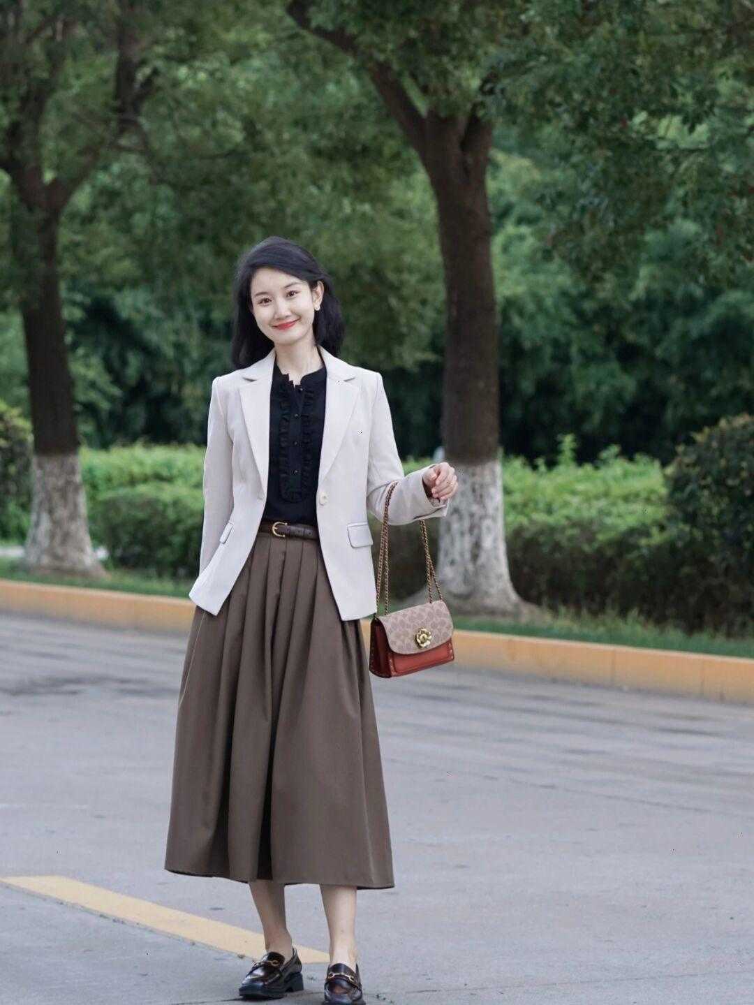 小个子 今年秋天,会穿搭的女生少不了这些单品,时髦精致又百搭