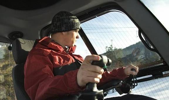 肾脏|哪些人群最容易患上肾结石？高浓度的尿酸通过肾脏，会导致什么？