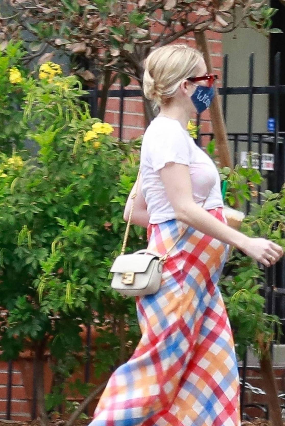 朱丹 怀孕就告别时尚？艾玛和朱丹的穿搭时髦又实用，准妈妈也要美美哒