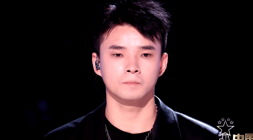《中国好声音》汪峰战队谭轩辕,被骂是"回锅肉",不红是有原因的_选手