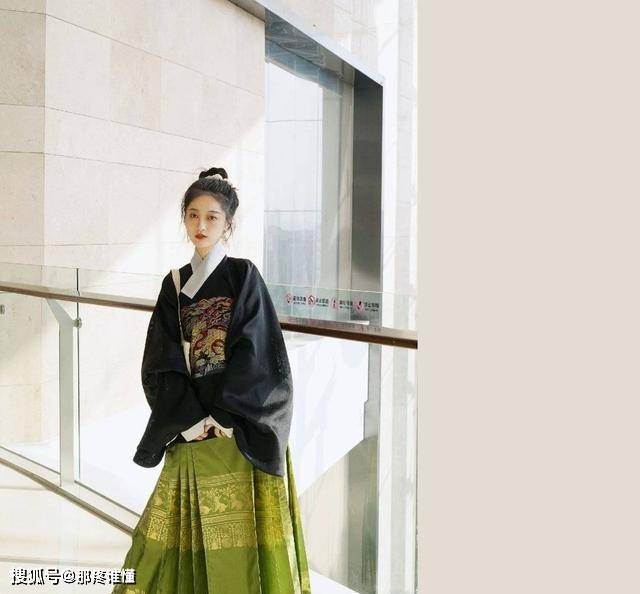 发型谁说穿汉服只能梳古典的发髻？“丸子头”一样可以美出新高度