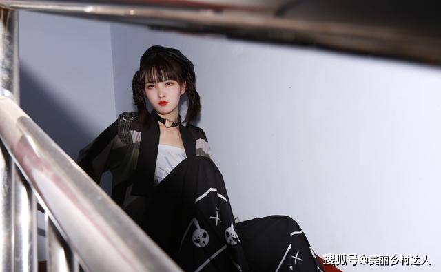 迷彩 最近火了一种“迷彩风”汉服，又酷又日常，设计感满满
