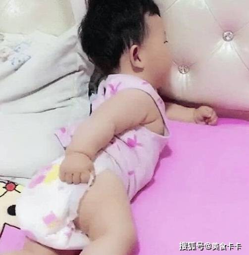 宝宝几个月会爬起来自己坐 1144351bbaee4162915fcc7925b0c606.jpeg