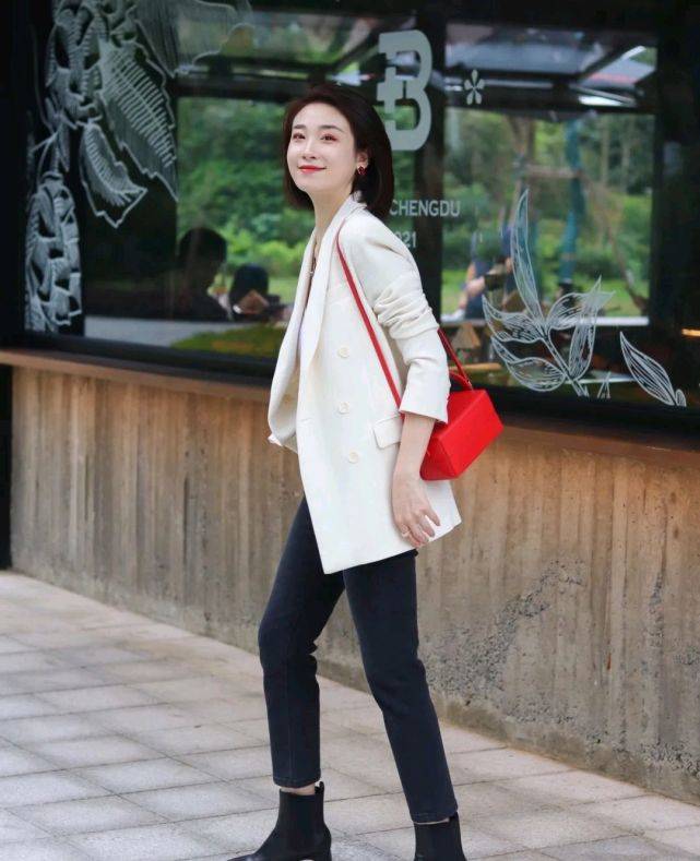 黑色 谁说穿西装没有时尚感？只要懂得穿搭技巧，就可以颠覆之前的认知