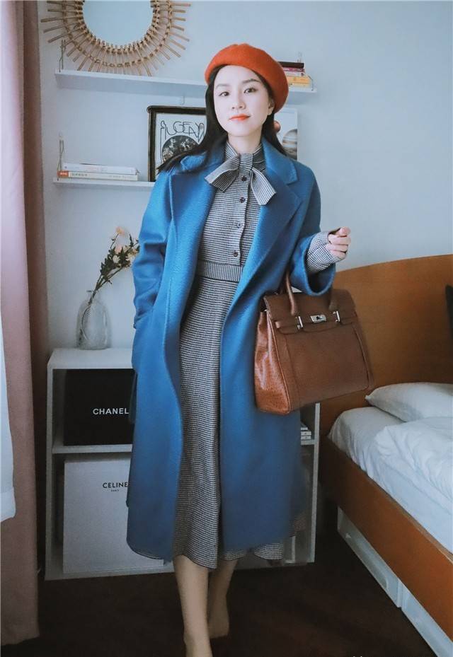 比拟 秋天大衣内搭案例分享：25-30+小姐姐演绎这4款内搭，时尚又保暖