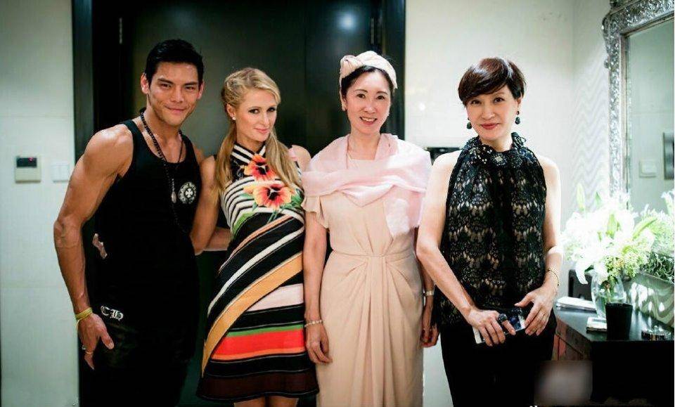 身材 王健林妻子还挺爱秀身材的,穿紧身的衣服出门,一看就很不一般