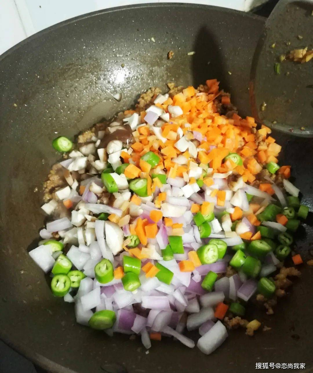 关键|早餐给孩子做荷叶包，给肉包子都不换，关键是夹的馅料满口留香！