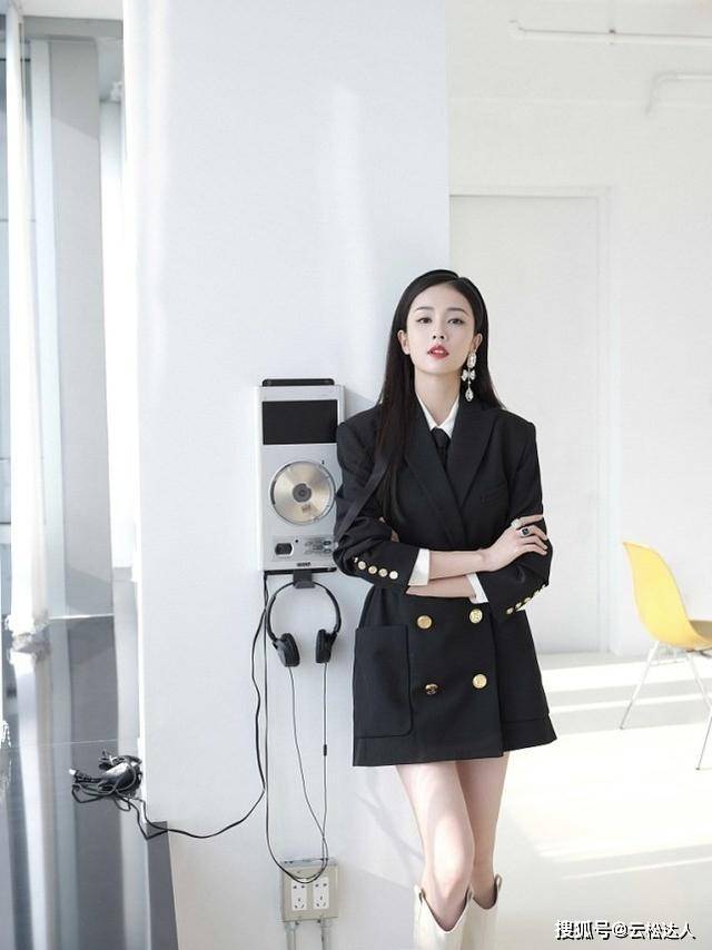 魅力 白鹿真是“妥妥爆红”，长相甜美惹人爱，穿一条印花裙，更是优雅