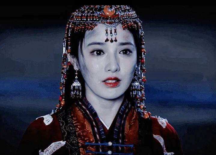 女王一脸脏污、又惨又狼狈，脱离精致妆容，这些女明星的颜值还能打吗