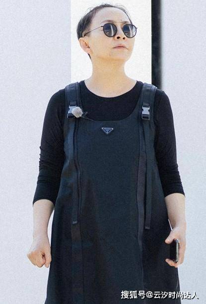 配饰 宋丹丹“原装脸”就是抗老，60多岁还能美出新高度，太厉害了