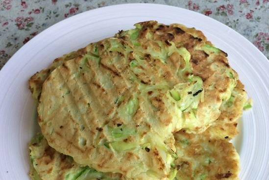 加入适量|还在吃煎饼果子？教你在家做这饼，营养又健康，做法超简单！