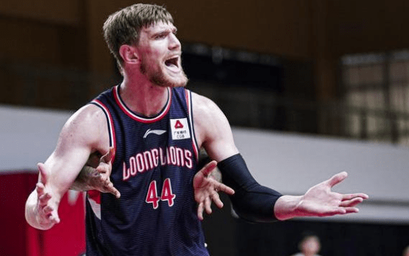 山东男篮新赛季首战遇劲敌,对手确定双外援,内线优势比较明显_哈斯