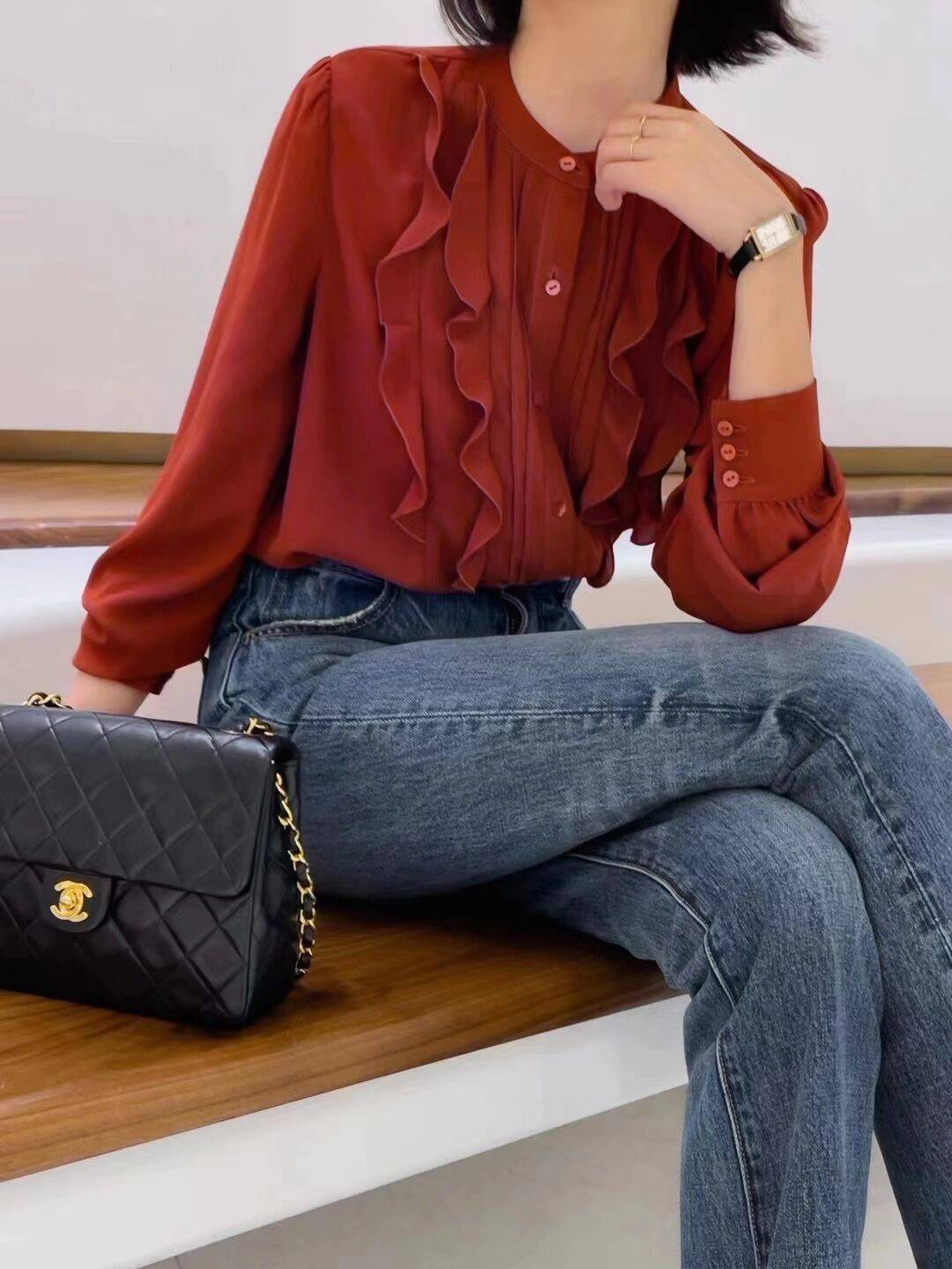 整体 秋天不妨可以试试红色的单品，张扬显白又有活力感