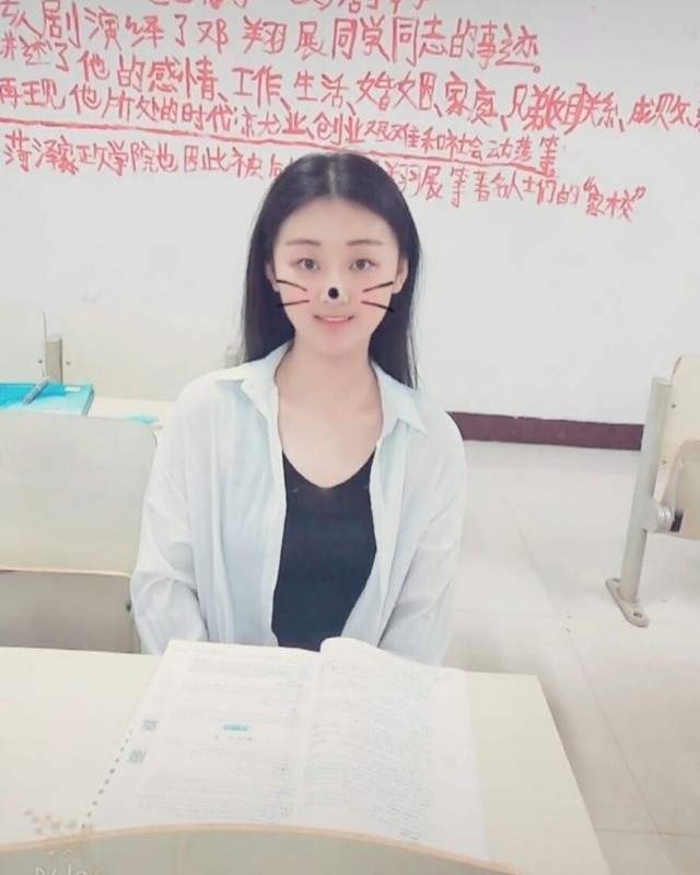 原创懒理婚变风波陈亚男结婚纪念日晒校园旧照5年前小女孩长大了