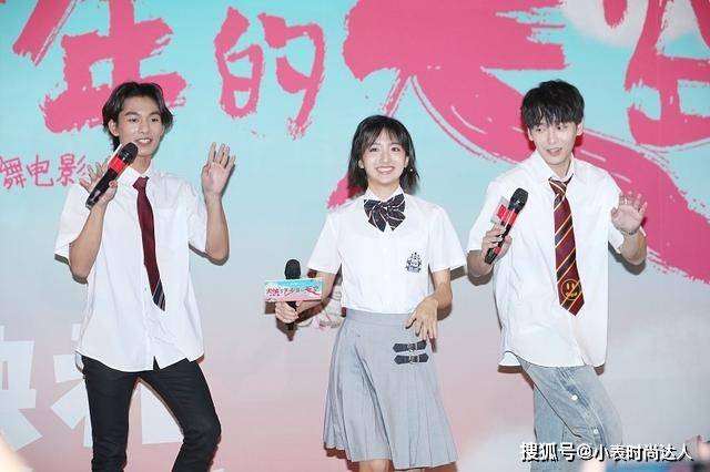 体态 彭昱畅瘦身堪比“整容”,虽生图有点“油”,但穿衬衫太有少年感