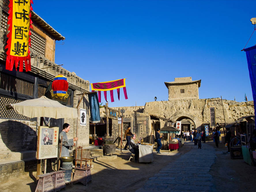 该取景地位于宁夏回族自治区银川市,叫"镇北堡西部影城",和国内很多
