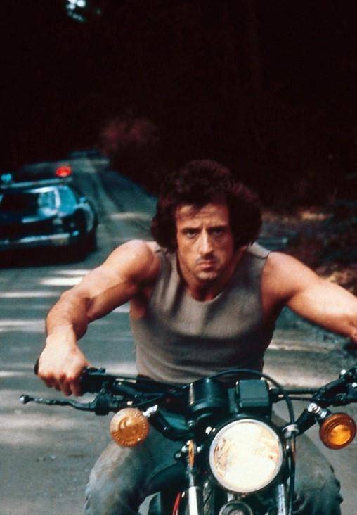 第一滴血|73岁史泰龙现身新电影《第一滴血5》首映礼，双眼有神，身材健硕