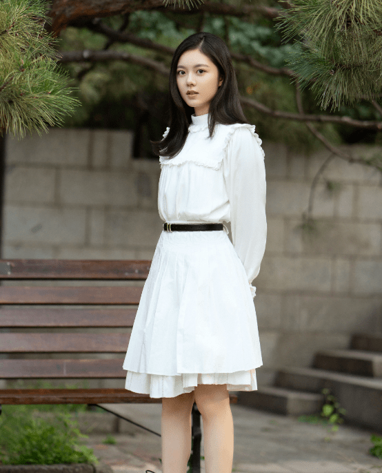 演技 00后女星穿礼服，李庚希灵气，张子枫时尚，看到她：是仙女吧！