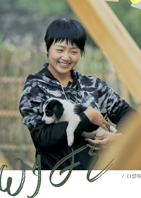 整体 真挺羡慕于谦的,妻子不仅长相甜美,还挺有气质,穿的土也不丑