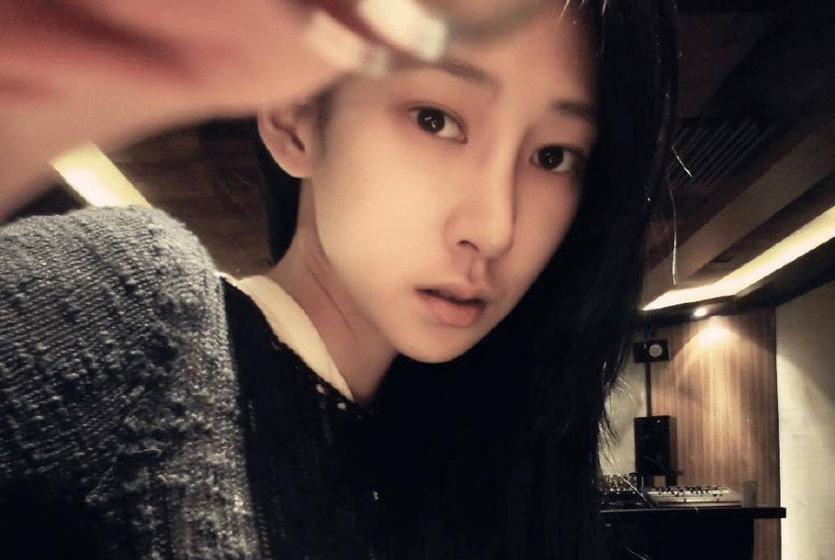 李荣浩《模特》为谁而写?与同居四年的女友分手转身迎娶杨丞琳_陆瑶