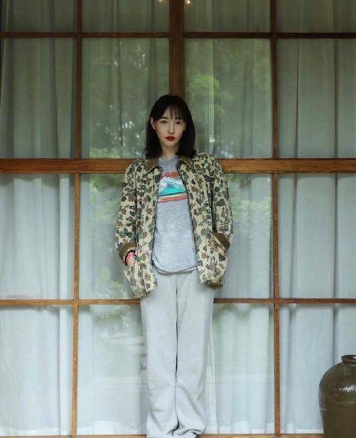 get 初秋不知道怎么穿衣?看看白百何的高级造型,轻松get穿搭指南