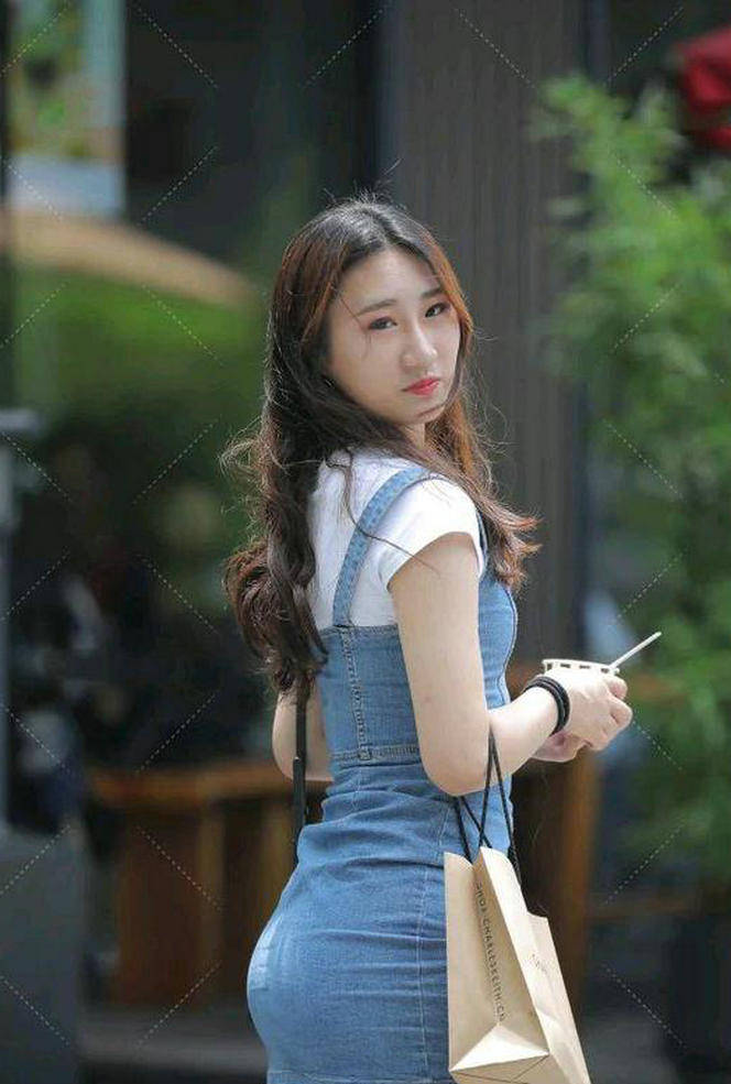 血色 选择一些品质感较高的基础款服装，优雅效果会更好