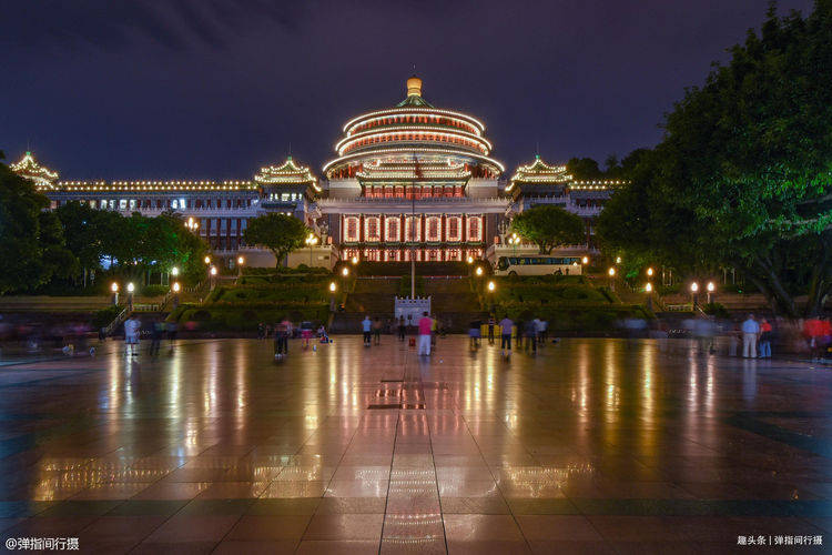 重庆最经典的地标建筑，融合天安门和天坛元素，设计艺术驰名中外