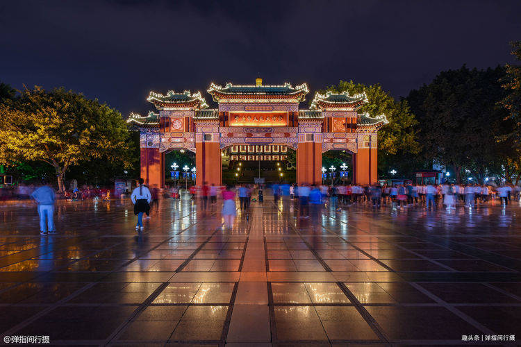 重庆最经典的地标建筑，融合天安门和天坛元素，设计艺术驰名中外