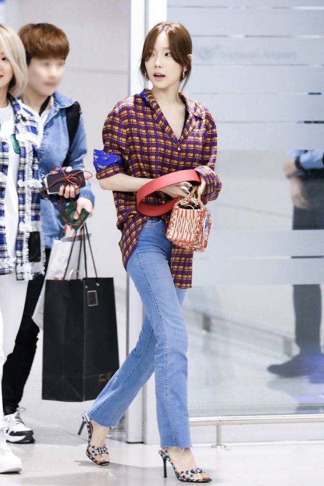 年代 忘不了蓝洁瑛的喇叭裤，黎姿的露肩装，这些经典的时尚都可以复制