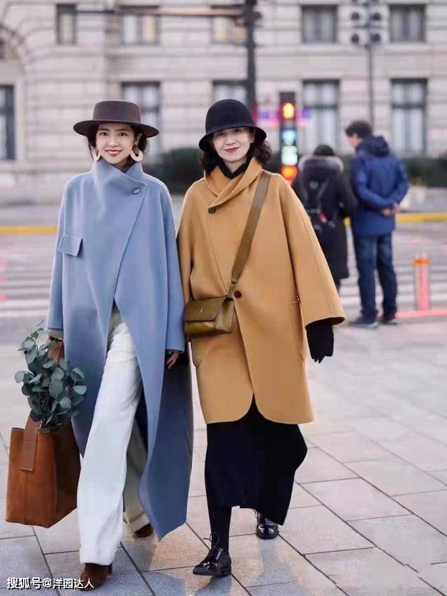 颜色 60岁女人会不会穿“大衣”，区别在这4点，穿对了高级又体面