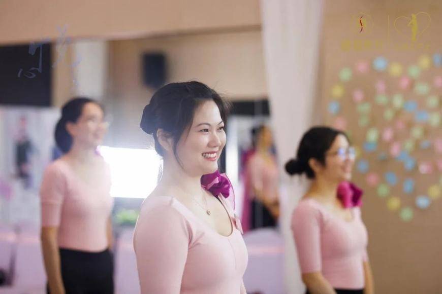 训练方法对心灵而言，形体课堂是与自己对话的最好方式！