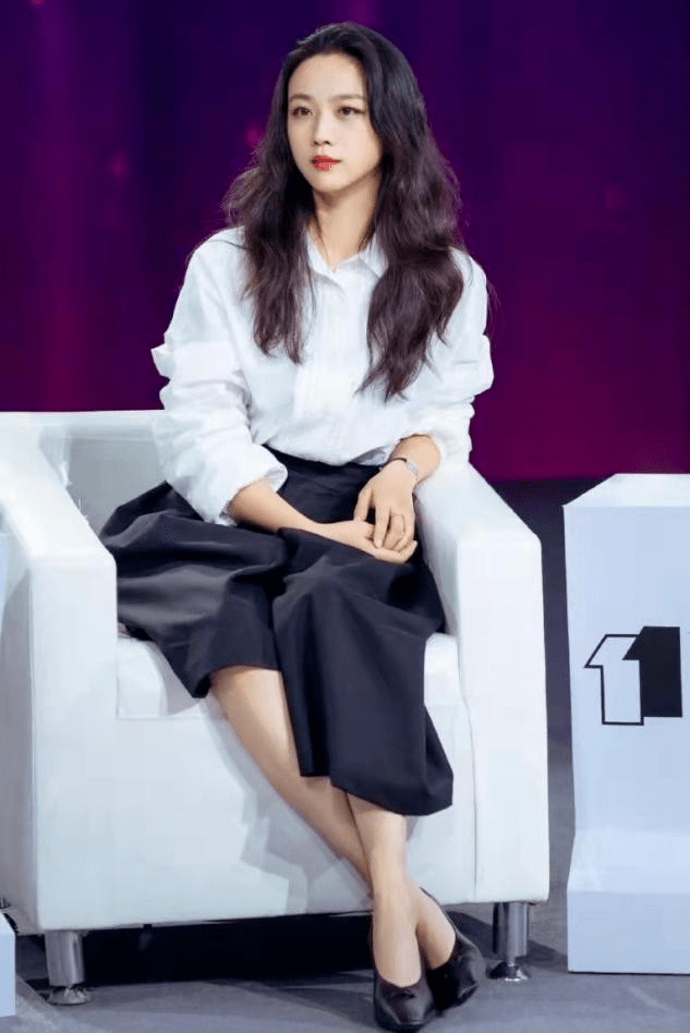 白下 汤唯婚后生活再曝光！5岁女儿回国后大变样，剪短发穿运动装太帅