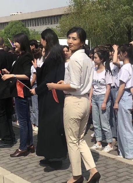 陈好老了还复出拍戏骨型凸显两颊形成沟壑胶原蛋白散尽