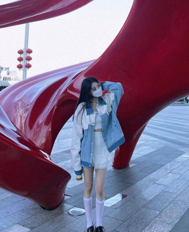 服装 谁说牛仔外套过时了？只要选对了服装款式，可以惊艳四座
