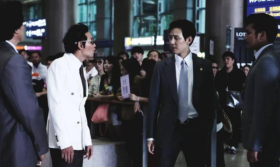 新世界|比起32万人打出8.9的《新世界》,《鱿鱼游戏》还是差一点