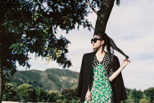 酷飒 刘亦菲风格大变，变酷飒女孩，墨镜加大波浪，绝美