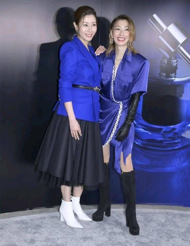 贵妇 李嘉欣胖了14斤更有贵妇味，和郑秀文同穿蓝色，看完不想减肥了