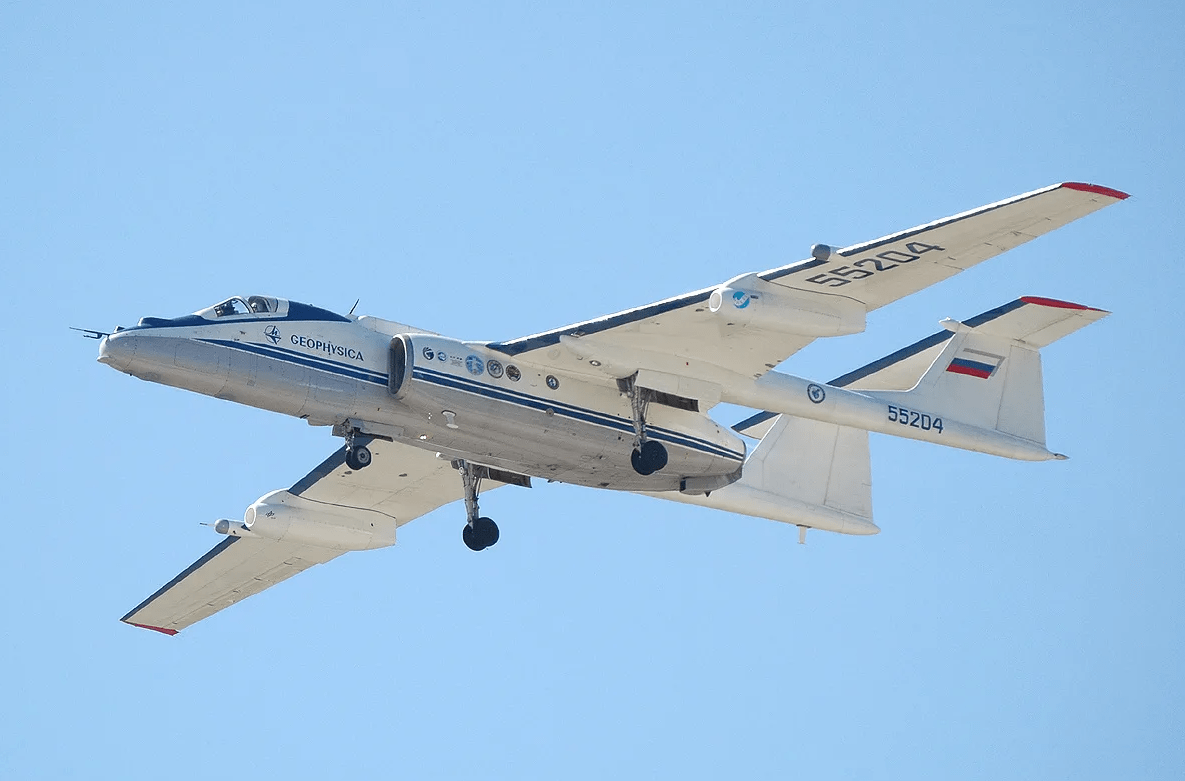 原创m-55侦察机,曾创下16项世界纪录,有地球物理学之称!