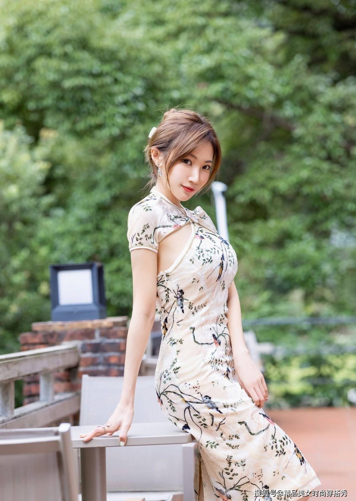 黑色 小姐姐身穿旗袍，性感迷人，尽显妩媚动人的女人味