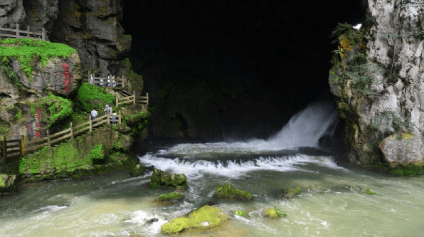 安顺龙宫风景区