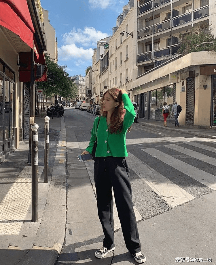 卫衣 今秋 5种小黑裤穿搭,让你秋冬更洋气~