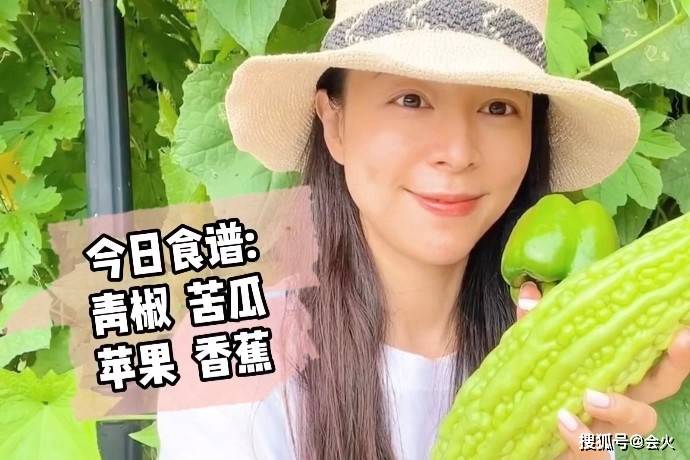 舞台|41岁张静初健身视频曝光！小蛮腰肌肉臂好惹眼，脚底袜子却有破洞