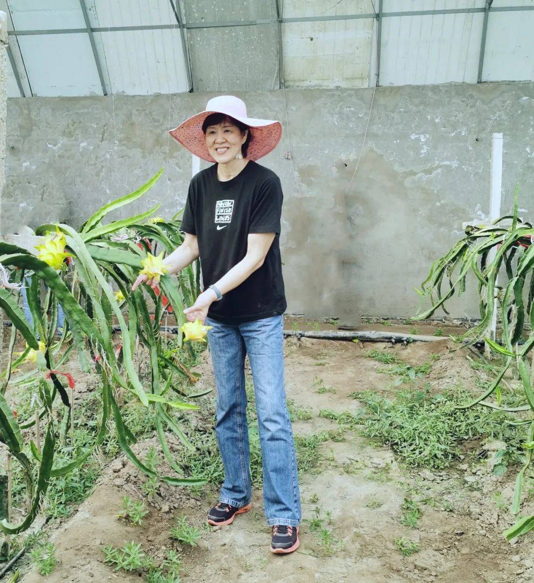 聚餐|师徒重聚！郎平夫妇与朱婷姚迪聚餐，朱婷办训练营，教小朋友打球