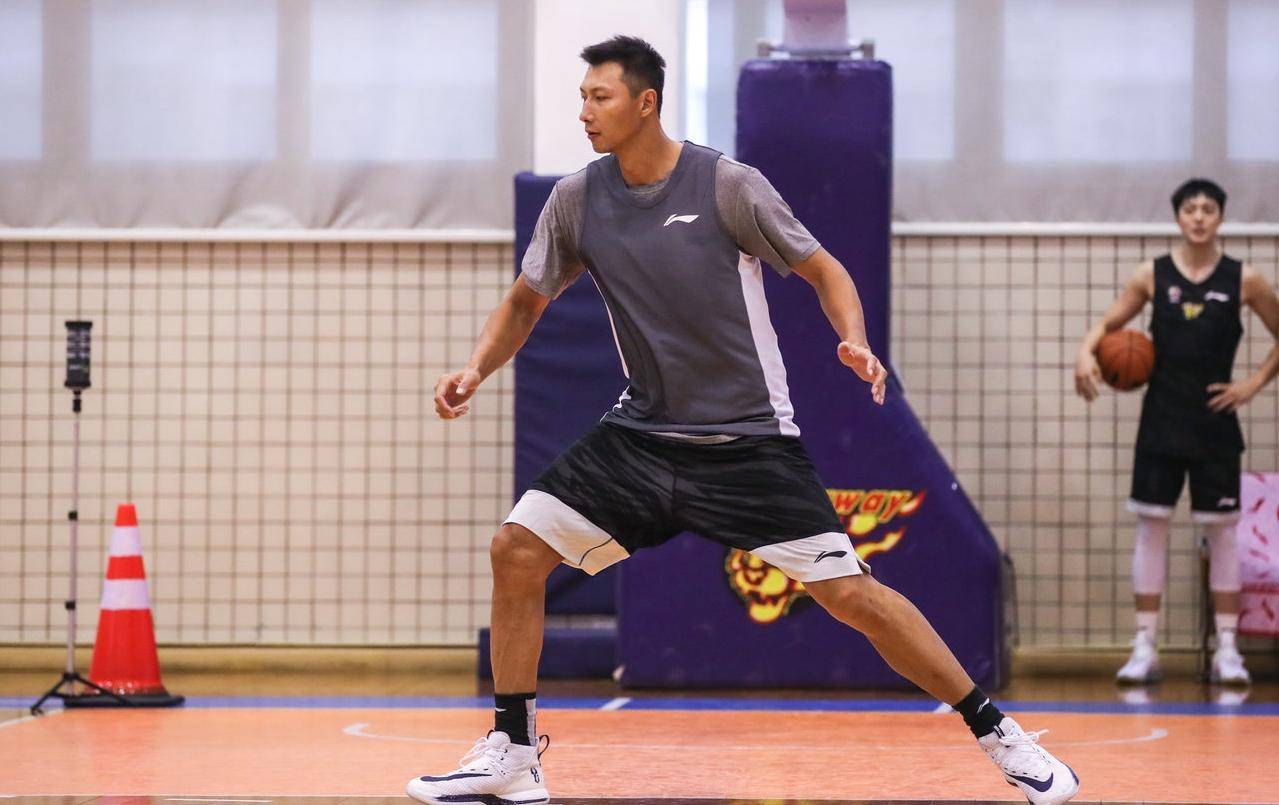 中鋒|易建聯(lián)進(jìn)行體測(cè)！CBA第一本土中鋒，下賽季將實(shí)現(xiàn)王者歸來(lái)