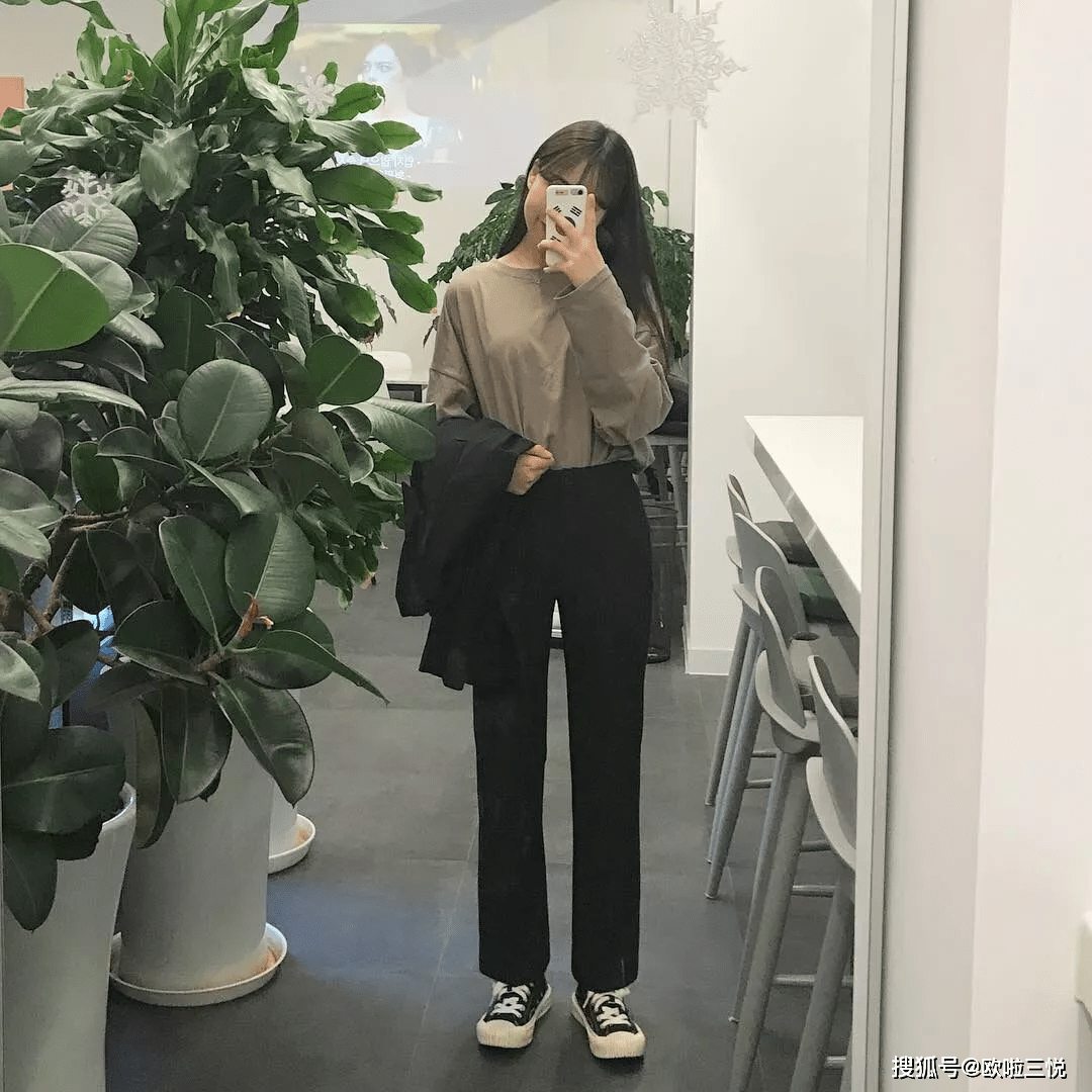 卫衣 今秋 5种小黑裤穿搭,让你秋冬更洋气~