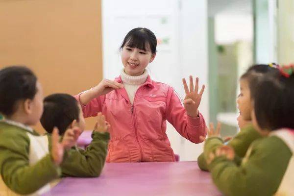 天价|杭州幼儿园“天价”工资单火了，同行老师直摇头，表示心里不平衡