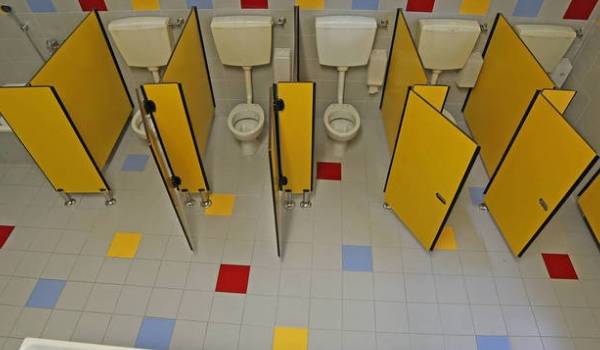 家长|孩子从来不在幼儿园大便，得知真相后，妈妈瞬间“红了眼”！