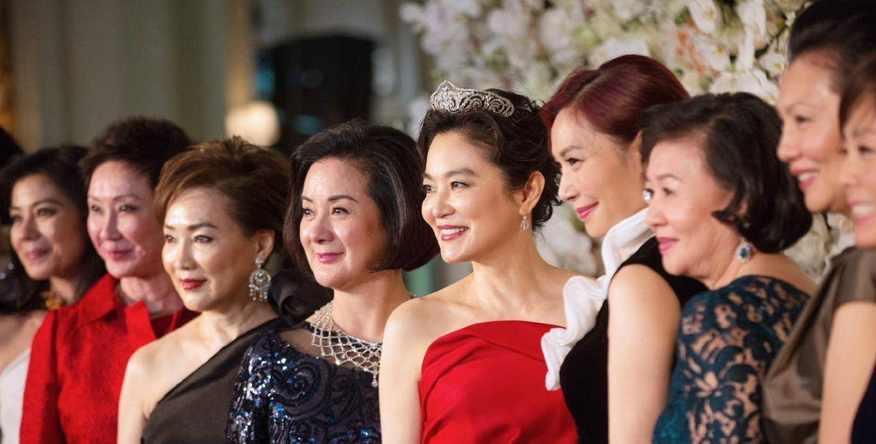 原配 林青霞现身姐妹聚会,66岁穿开衫没白发好精神,谢贤原配戴帽抢镜