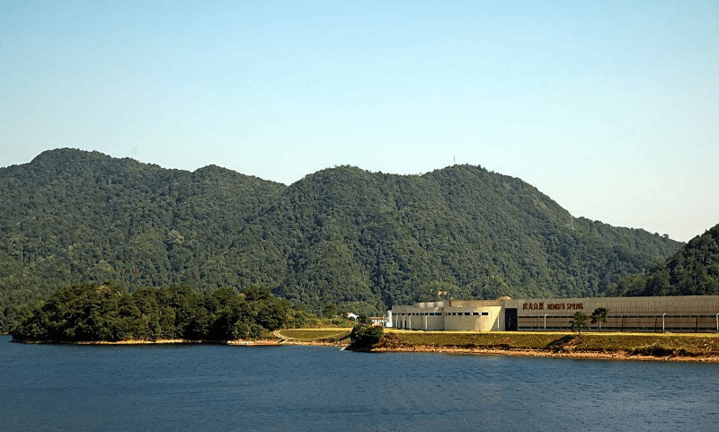  原创 农民山泉平均一年卖1300万吨水，千岛湖的水真的够喝吗？